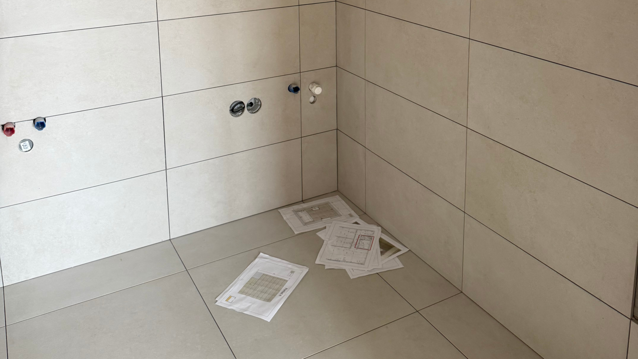 Byty Kamenáč napredujú: kúpeľne dostávajú finálnu podobu